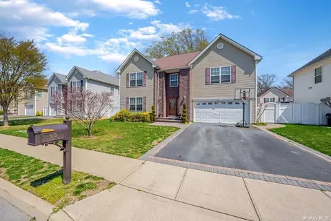 935 Otsego Rd, West Hempstead, NY 11552