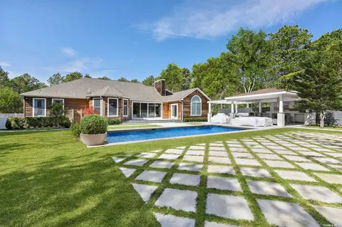 135 Malloy Dr, East Quogue, NY 11942