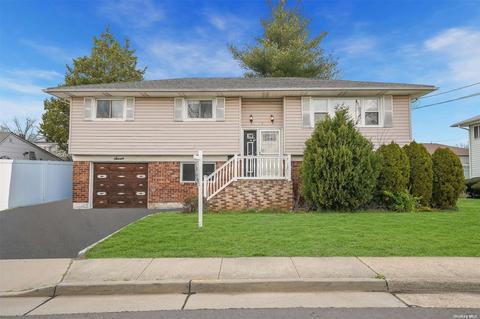 7 Gertrude St, Hempstead, NY 11550