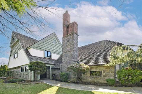 2 Merillon Ave, Garden City, NY 11530