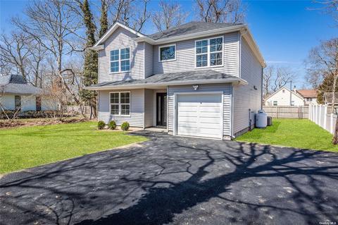 24 Moon Ave, Flanders, NY 11901