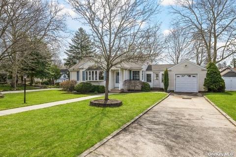 127 Ackerly St, Riverhead, NY 11901 photo 1