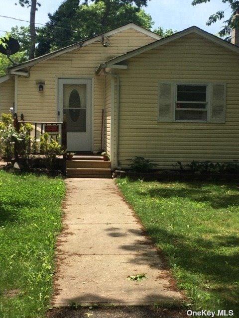 156 Moriches Ave, Mastic, NY 11950