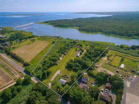90 Bay Ave, East Moriches, NY 11940