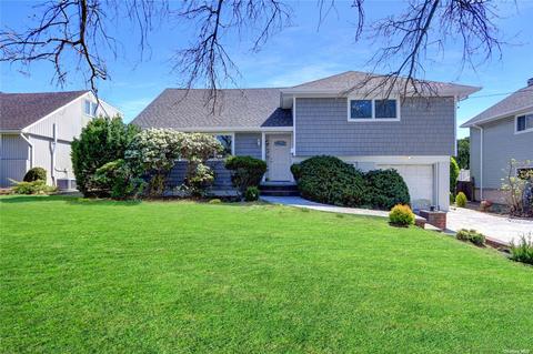 95 W Henrietta Ave, Oceanside, NY 11572