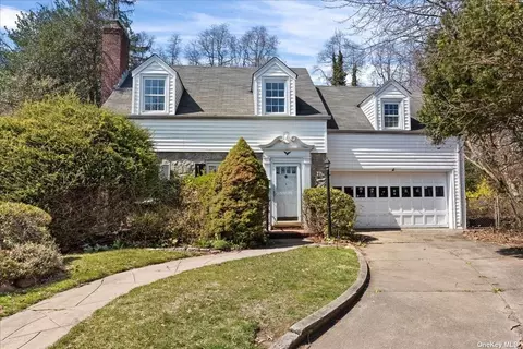 4 Mead St, Hempstead, NY 11550