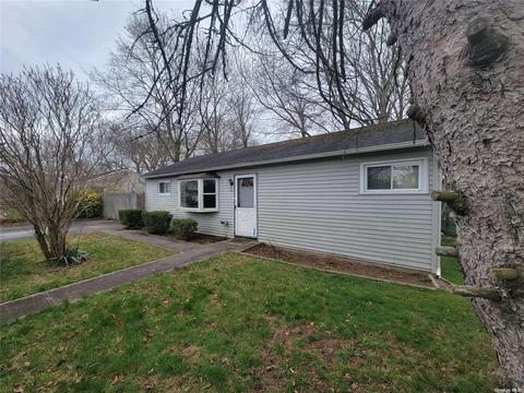 50 Tamarack St, Central Islip, NY 11722