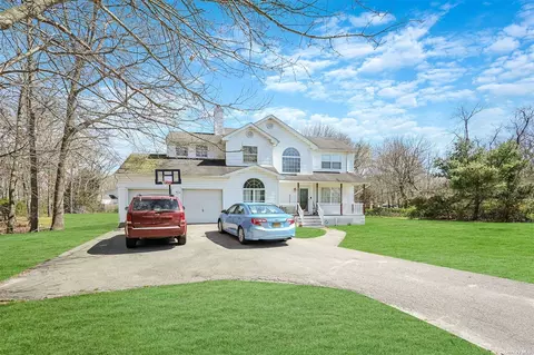 135 Mount Vernon Ave, Patchogue, NY 11772 photo 1