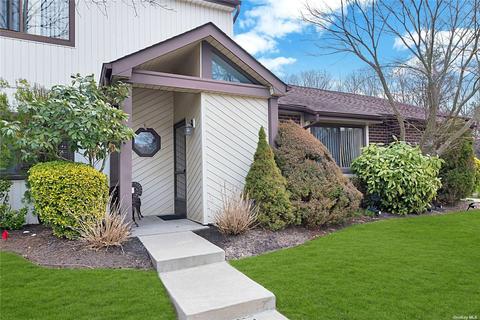 11 Woodmont Ct #11, Holtsville, NY 11742