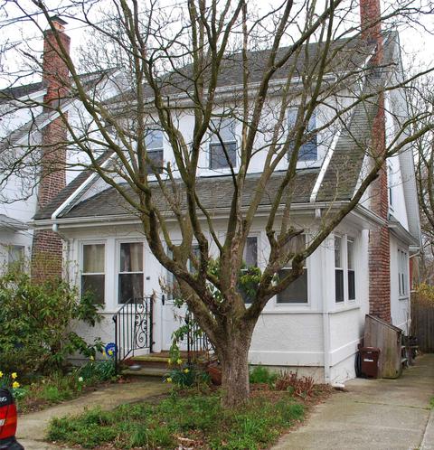 165-26 Chapin Ct, Jamaica Hills, NY 11432