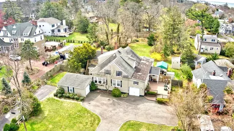 50 Raymond St, Islip, NY 11751