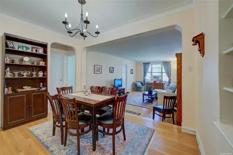 77-35 113th St #2L, Forest Hills, NY 11375