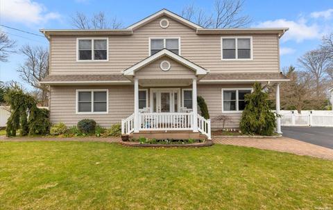 194 Hudson Ave, Lake Grove, NY 11755