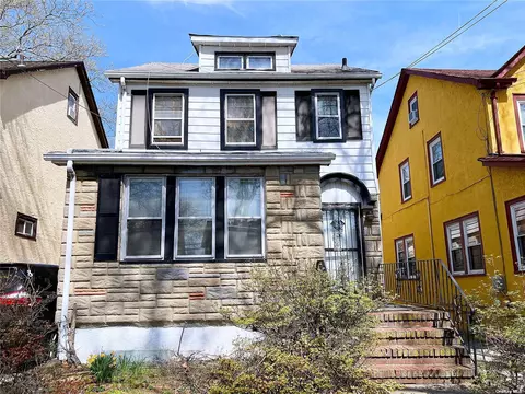 208-05 33rd Ave, Bayside, NY 11361