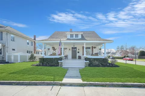 92 Cedar Ave, Patchogue, NY 11772