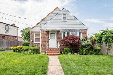 16 North Dr, Valley Stream, NY 11580