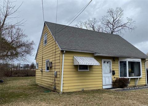 71 Parkway Blvd, Wyandanch, NY 11798