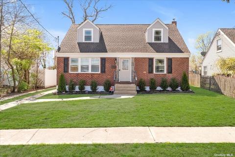 186 Bedford Ave, New Hyde Park, NY 11040