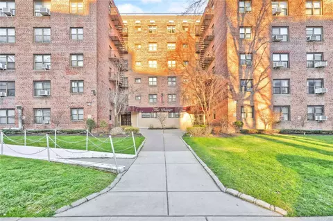 87-15 204th St #B62, Hollis, NY 11423