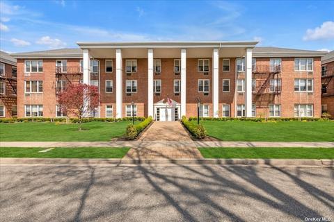 55 Lenox Rd #2J, Rockville Centre, NY 11570