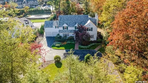 9 Mitchell Dr, Great Neck, NY 11024