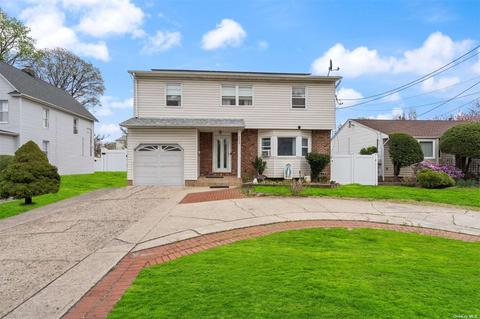2639 Oceanside Rd, Oceanside, NY 11572