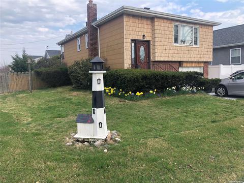 2455 Neptune Ave, Seaford, NY 11783