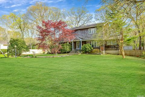 10 Burgundy Ln, Nesconset, NY 11767
