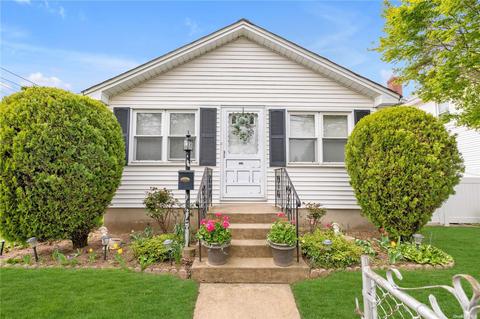 263 Maple Pl, Mineola, NY 11501
