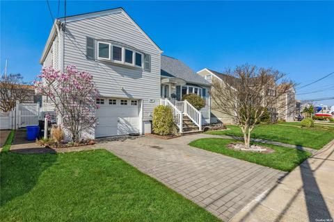 88 Layton St, Freeport, NY 11520
