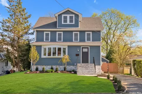 7 Searingtown Ave, Albertson, NY 11507