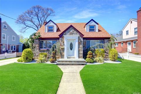 58 N Oceanside Rd, Rockville Centre, NY 11570