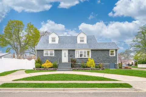 2963 Lynbrook St, Wantagh, NY 11793