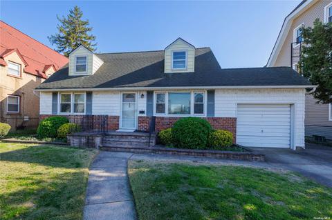 848 Seaman Ave, Baldwin, NY 11510