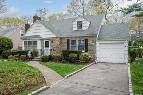 40 Winifred Dr, Merrick, NY 11566