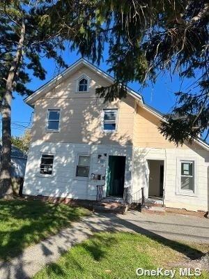 16 Archer St, Freeport, NY 11520