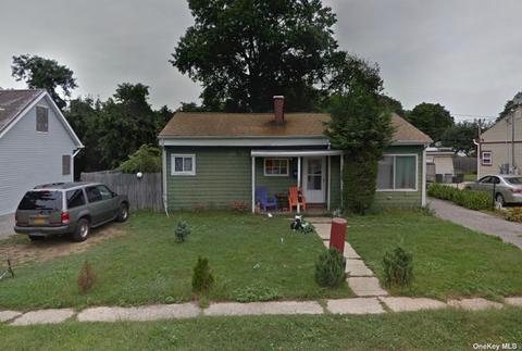 22 Ronek Dr, Amityville, NY 11701