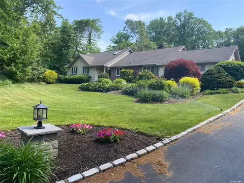 514 Magnolia Ln, Dix Hills, NY 11746