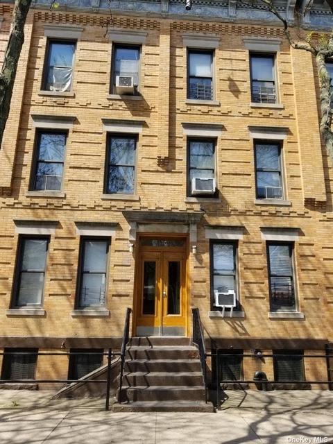 71-14 66th St, Glendale, NY 11385