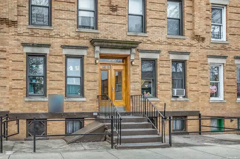 71-12 66th St, Glendale, NY 11385