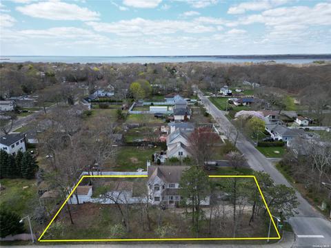 84 Baybright Dr, Shirley, NY 11967