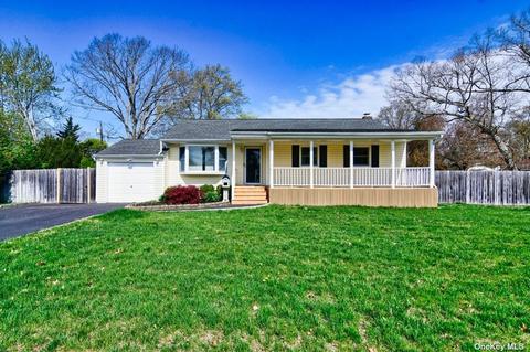15 Jay Rd, Centereach, NY 11720