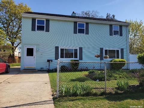 14 Ash St, Central Islip, NY 11722