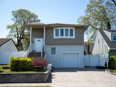 104 Doris Ave, Franklin Square, NY 11010