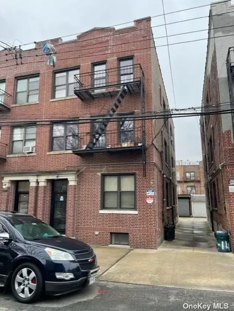 42-16 165th St, Flushing, NY 11358