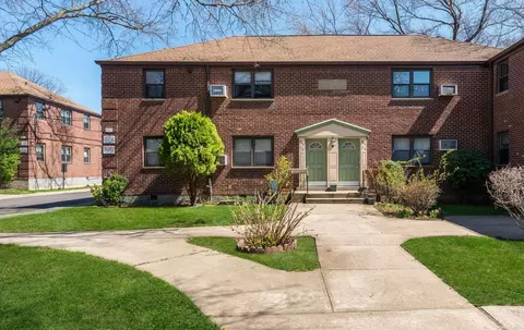 245-36 62nd Ave #LOWER, Douglaston, NY 11362