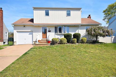 25 Copeland Pl, Farmingdale, NY 11735