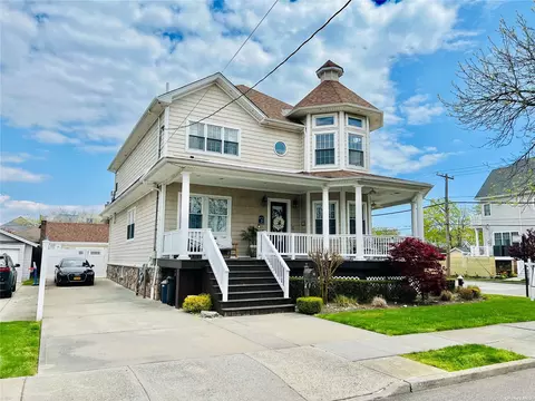 302 Beach 149 St, Neponsit, NY 11694