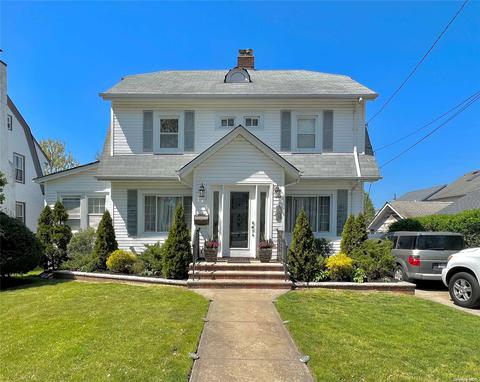3 Berry St, Lynbrook, NY 11563
