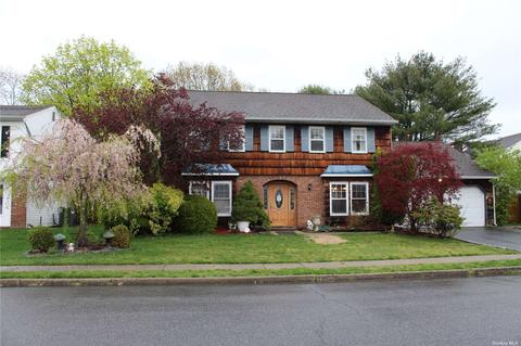 67 Glenmere Way, Holbrook, NY 11741